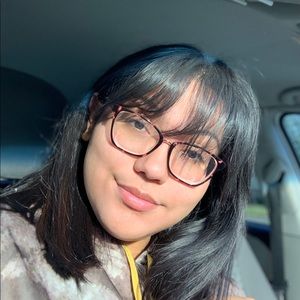 Meet your Posher, Elissa